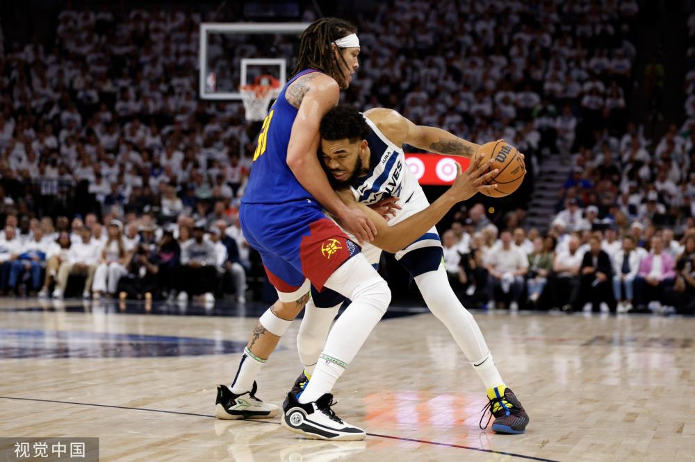 亚布塞莱与球迷讨论“刷分”事件：错在东契奇 他不该在对手进攻时去握手